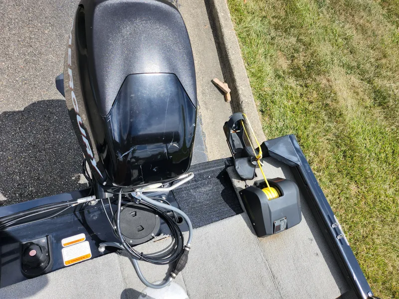 Slide: The Image of 2013 Tracker Super Guide V-16 SC boat engine and winch system. - 21