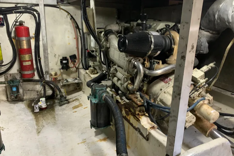 Slide: The Image of Bayliner 5788 Pilot House Motoryacht 1999 - 53