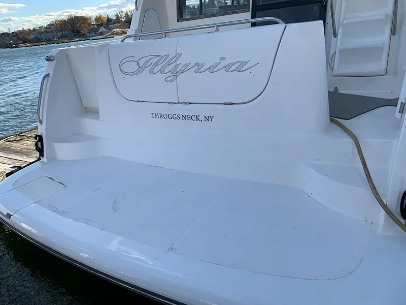 Slide: The Image of Bayliner 5788 Pilot House Motoryacht 1999 - 57