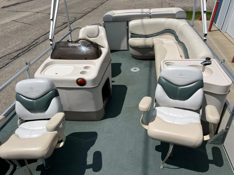 Slide: The Image of 2006 Sun Tracker PB 24 pontoon boat interior with seating and helm. - 11