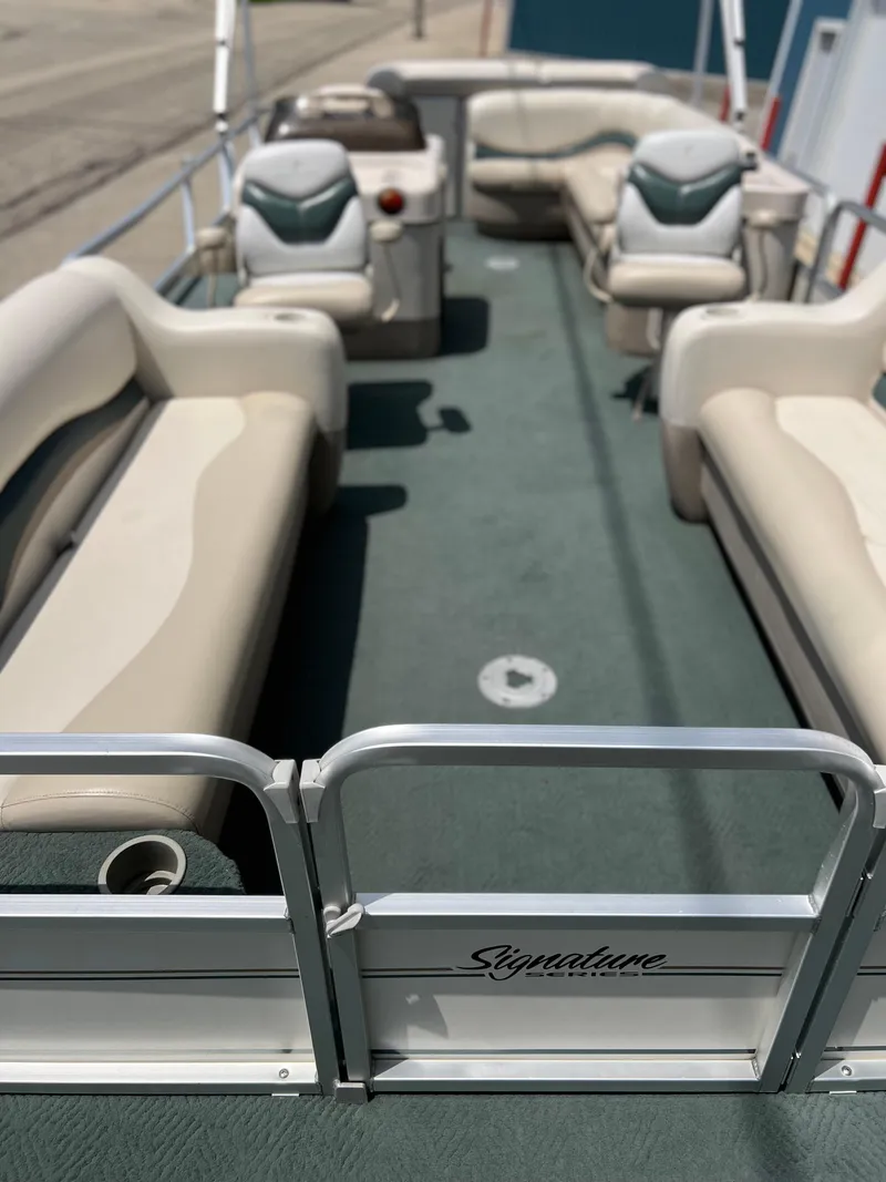 Slide: The Image of 2006 Sun Tracker PB 24 pontoon boat with spacious seating and green carpet. - 15