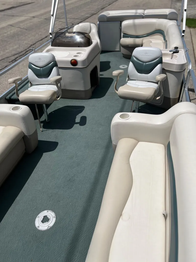 Slide: The Image of 2006 Sun Tracker PB 24 pontoon boat with spacious seating and helm station. - 17