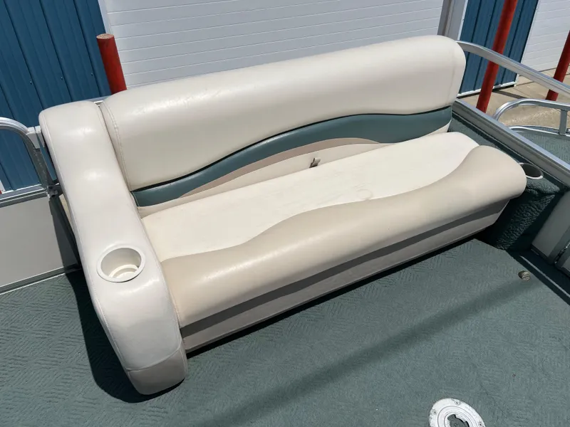 Slide: The Image of 2006 Sun Tracker PB 24 pontoon boat seat with cup holder. - 7