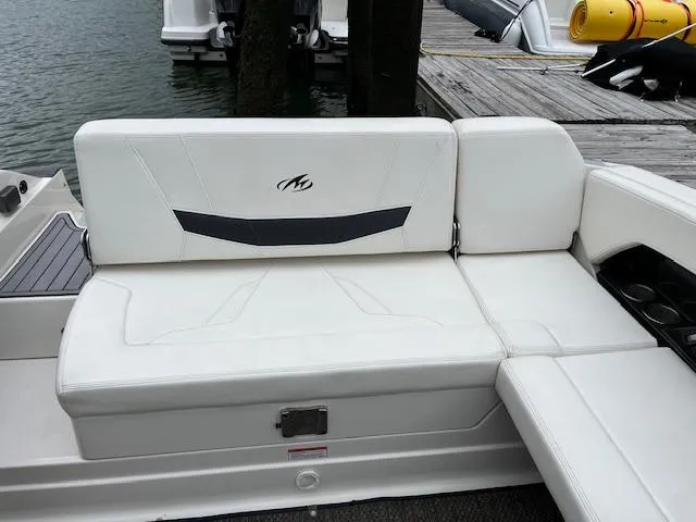 Slide: The Image of 2014 Monterey 268 Super Sport boat with white cushioned seating. - 10