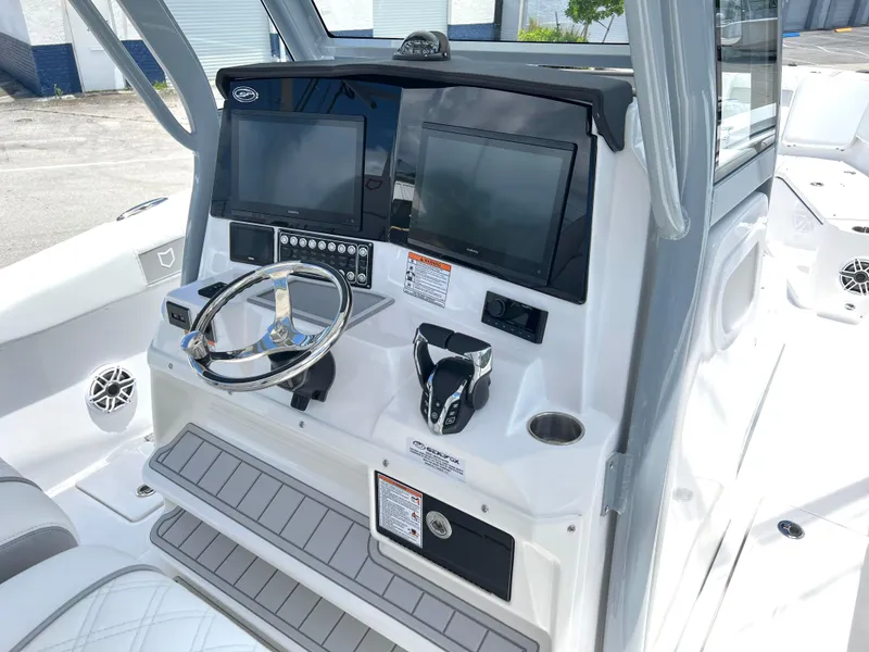 Slide: The Image of Sea Fox 328 Commander 2025 - 50