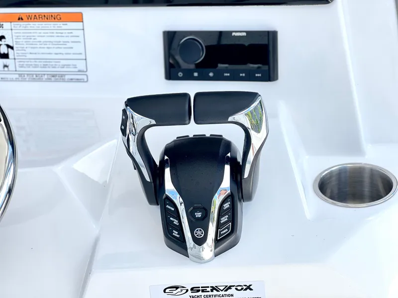 Slide: The Image of Sea Fox 328 Commander 2025 - 51