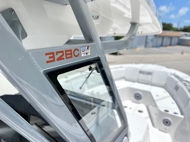 Slide: The Image of Sea Fox 328 Commander 2025 - 55