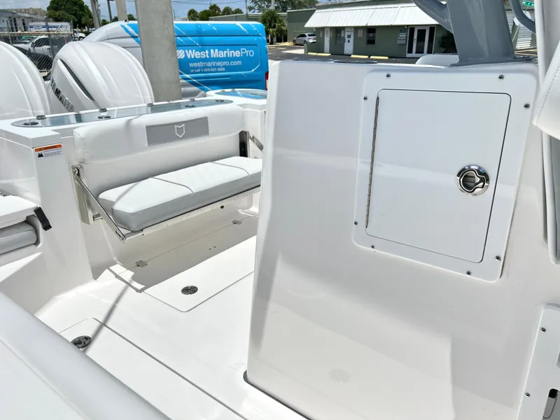 Slide: The Image of Sea Fox 328 Commander 2025 - 58