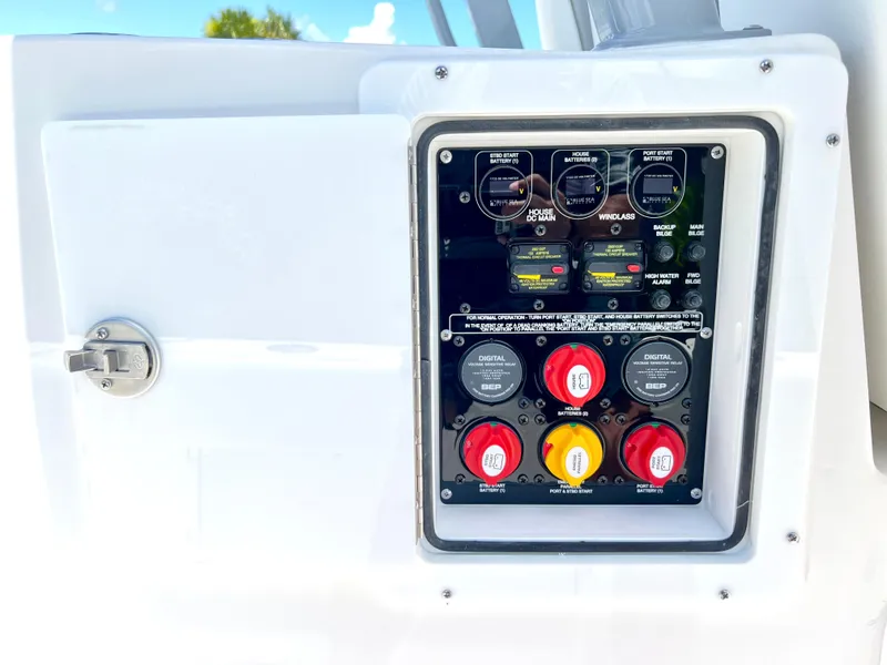 Slide: The Image of Sea Fox 328 Commander 2025 - 59