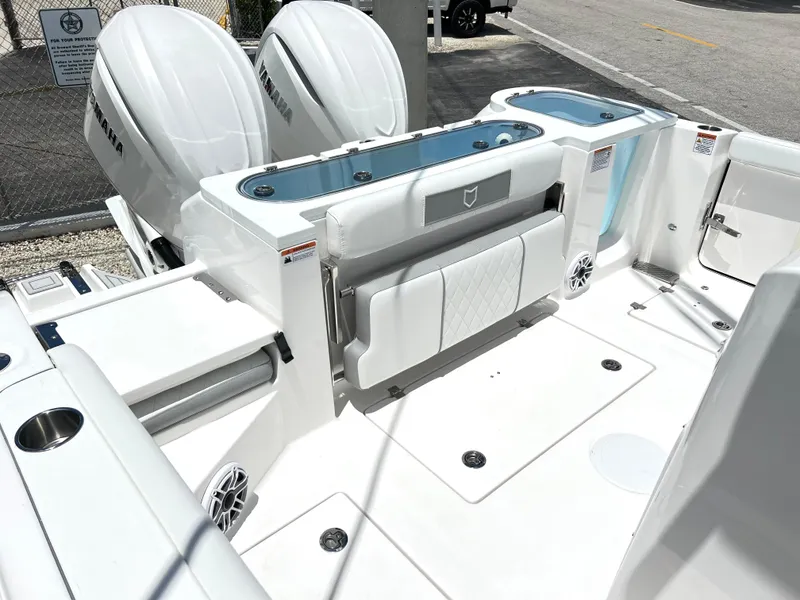 Slide: The Image of Sea Fox 328 Commander 2025 - 60