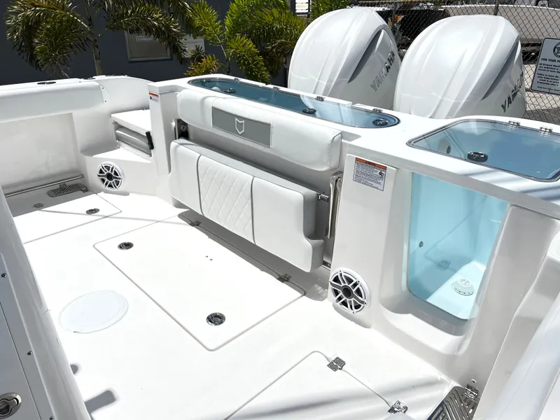 Slide: The Image of Sea Fox 328 Commander 2025 - 61