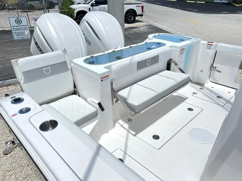 Slide: The Image of Sea Fox 328 Commander 2025 - 62