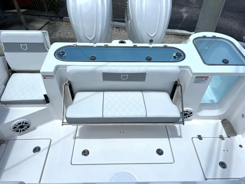 Slide: The Image of Sea Fox 328 Commander 2025 - 63