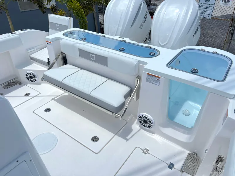 Slide: The Image of Sea Fox 328 Commander 2025 - 64