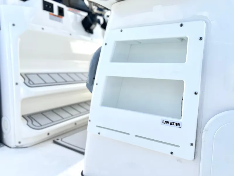 Slide: The Image of Sea Fox 328 Commander 2025 - 72