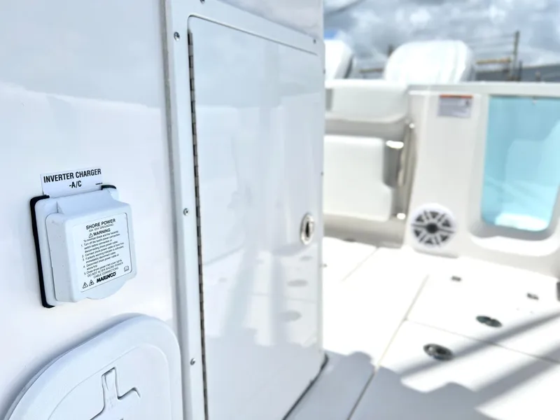 Slide: The Image of Sea Fox 328 Commander 2025 - 74