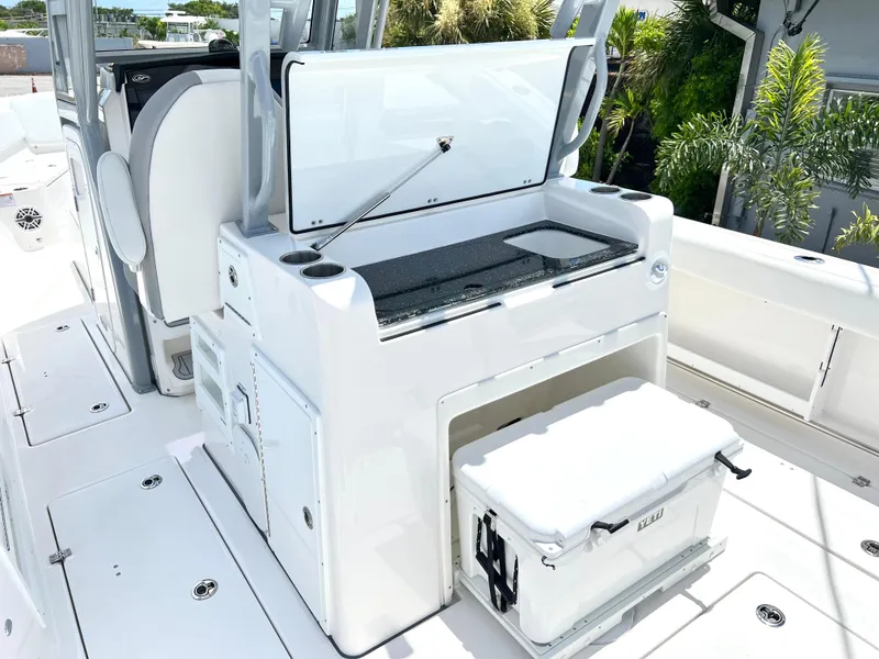 Slide: The Image of Sea Fox 328 Commander 2025 - 77