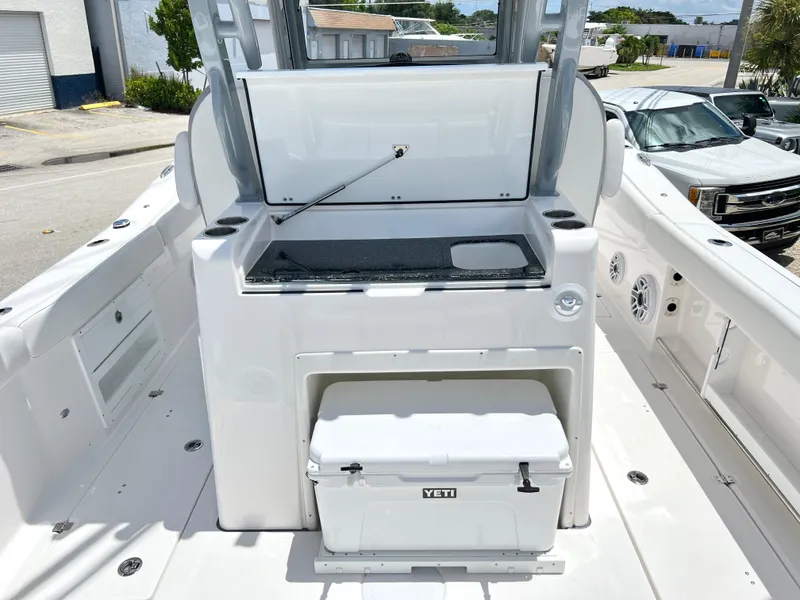 Slide: The Image of Sea Fox 328 Commander 2025 - 79