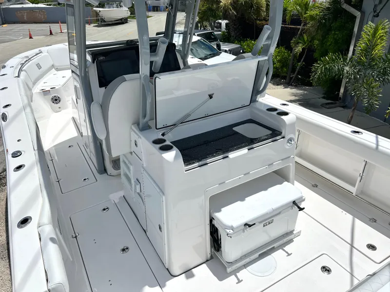Slide: The Image of Sea Fox 328 Commander 2025 - 80