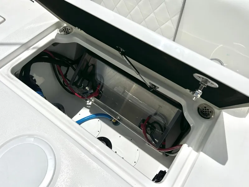 Slide: The Image of Sea Fox 328 Commander 2025 - 84