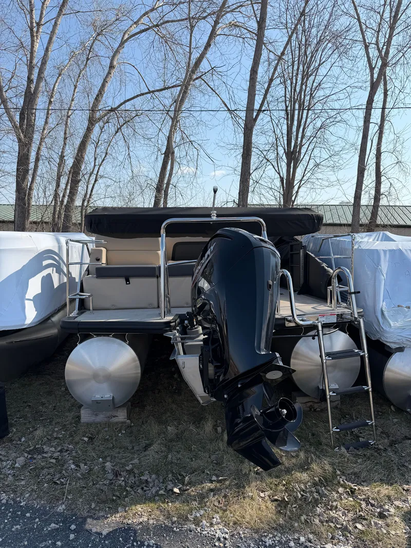 Slide: The Image of Harris Cruiser 230 2025 - 9