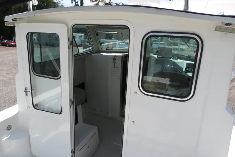 Slide: The Image of 2018 Parker 2520 XLD Sport Cabin boat interior view. - 17