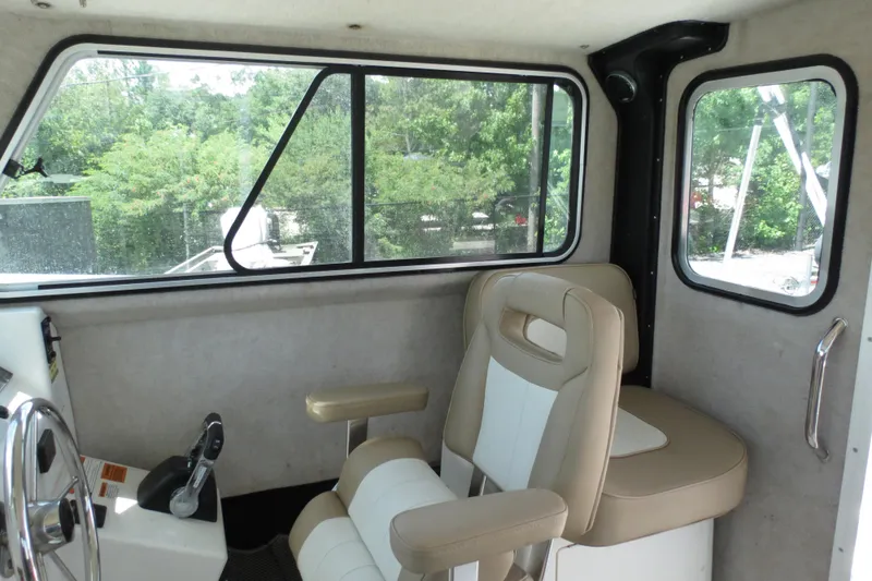 Slide: The Image of Interior of 2018 Parker 2520 XLD Sport Cabin boat with beige captain's chair. - 19
