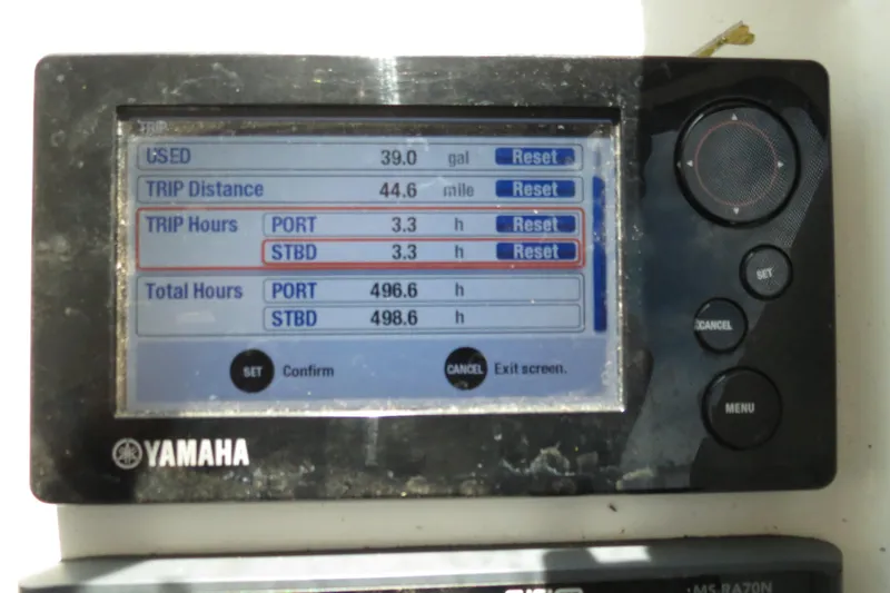 Slide: The Image of Yamaha boat display showing trip and total hours for a 2018 Parker 2520 XLD Sport Cabin. - 26