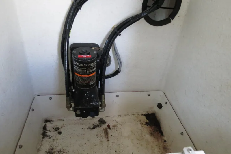 Slide: The Image of 2018 Parker 2520 XLD Sport Cabin hydraulic pump in engine compartment. - 38