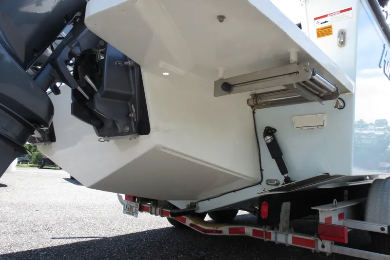 Slide: The Image of Parker Marine 2520 XLD Sport Cabin 2018 - 51