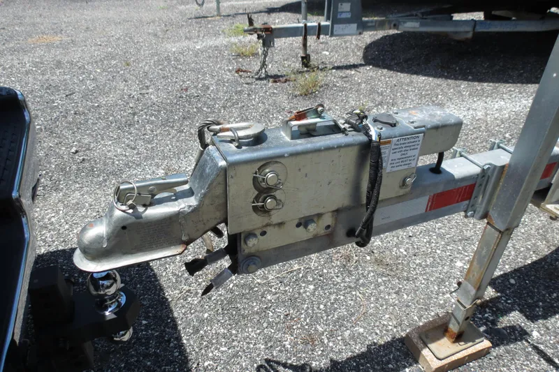 Slide: The Image of Parker Marine 2520 XLD Sport Cabin 2018 - 52