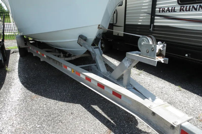 Slide: The Image of Parker Marine 2520 XLD Sport Cabin 2018 - 55