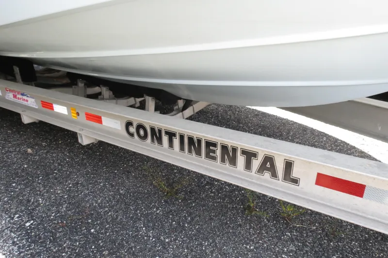 Slide: The Image of Parker Marine 2520 XLD Sport Cabin 2018 - 56