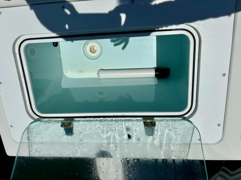 Slide: The Image of Parker 2801 Center Console 2022 livewell with open lid and interior view. - 12