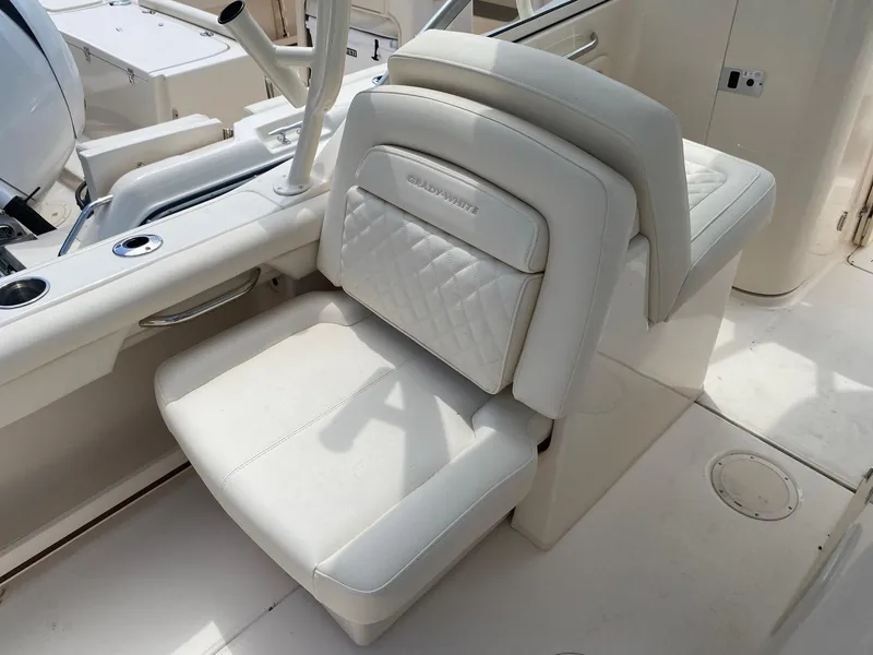 Slide: The Image of Grady-White Freedom 255 2025 - 9