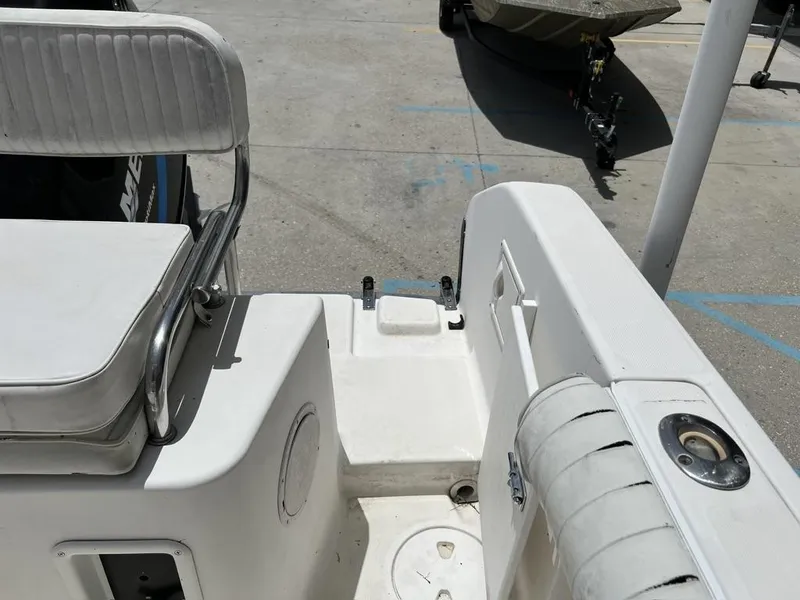 Slide: The Image of Robalo 2220 2001 - 12