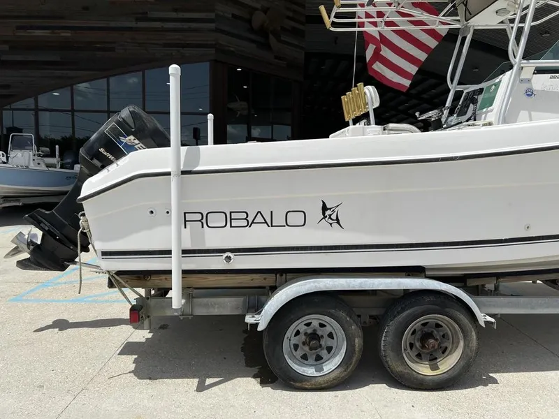 Slide: The Image of Robalo 2220 2001 - 15