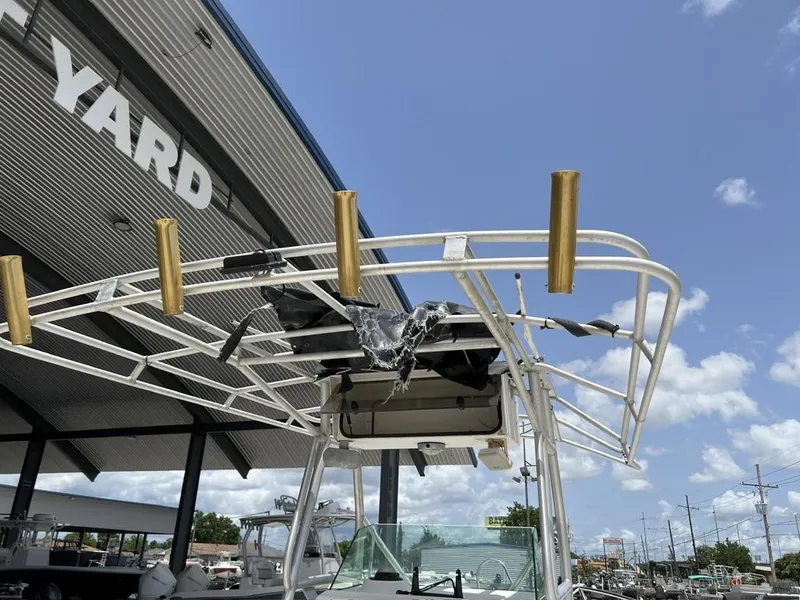 Slide: The Image of Robalo 2220 2001 - 6