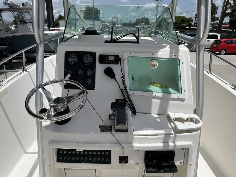 Slide: The Image of Robalo 2220 2001 - 9