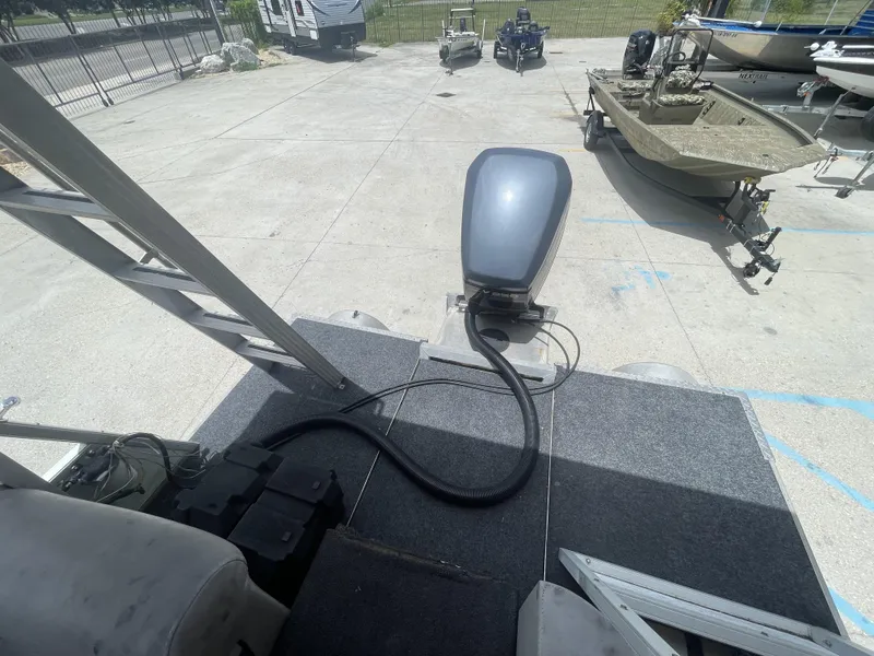 Slide: The Image of Lakescraft 29 Beachcomber 1985 - 12