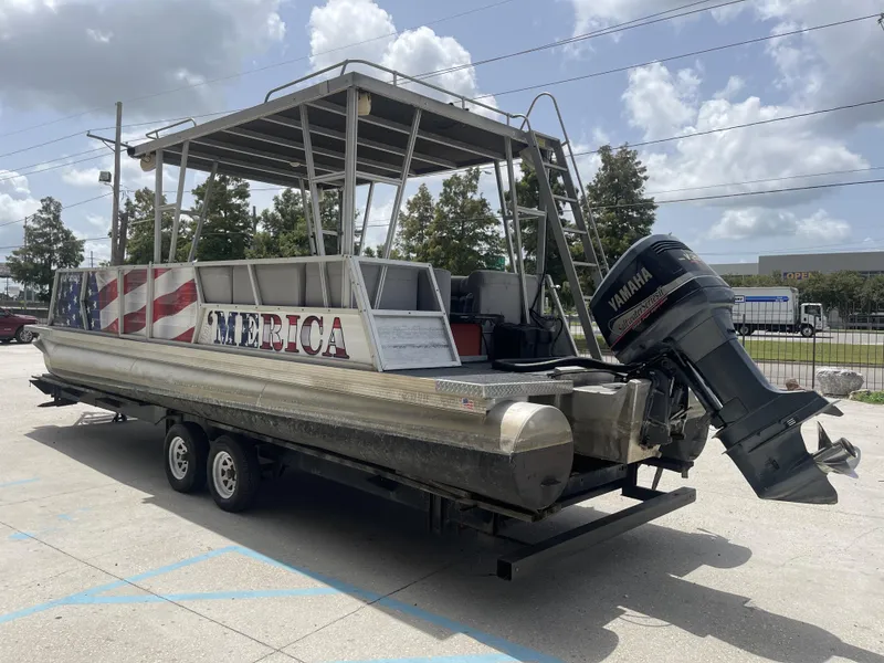 Slide: The Image of Lakescraft 29 Beachcomber 1985 - 3