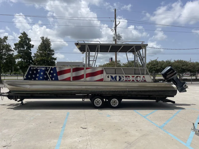 Slide: The Image of Lakescraft 29 Beachcomber 1985 - 4