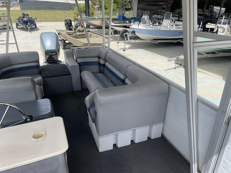 Slide: The Image of Lakescraft 29 Beachcomber 1985 - 8