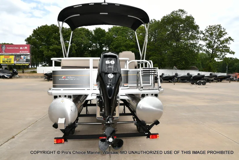 Slide: The Image of Sun Tracker Party Barge 18 DLX 2025 - 12