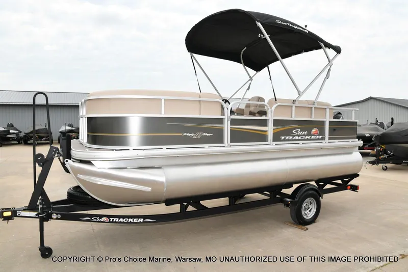 Slide: The Image of Sun Tracker Party Barge 18 DLX 2025 - 14