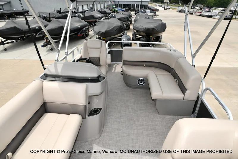 Slide: The Image of Sun Tracker Party Barge 18 DLX 2025 - 17