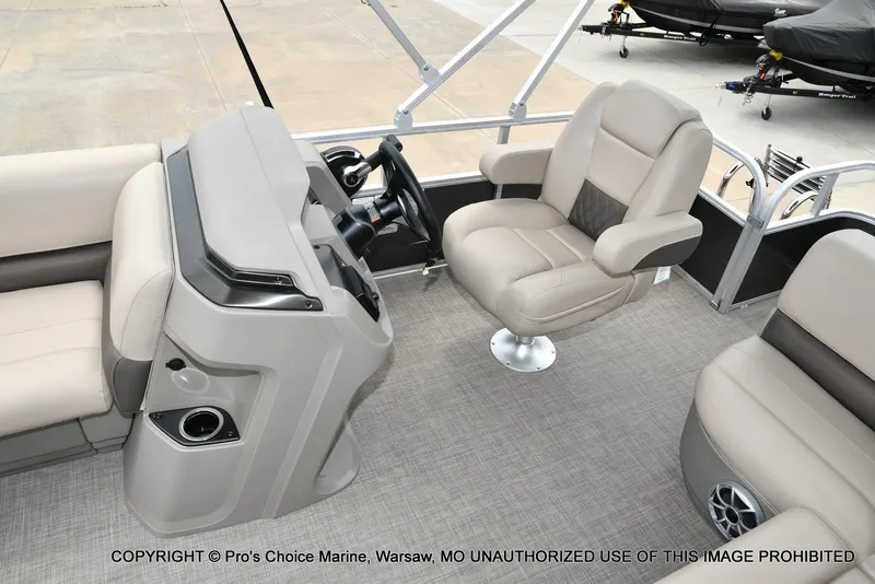 Slide: The Image of Sun Tracker Party Barge 18 DLX 2025 - 19