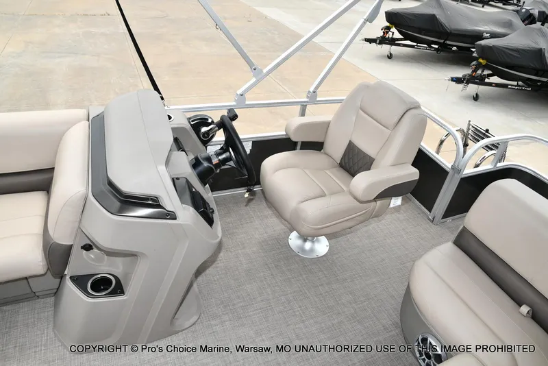 Slide: The Image of Sun Tracker Party Barge 18 DLX 2025 - 20