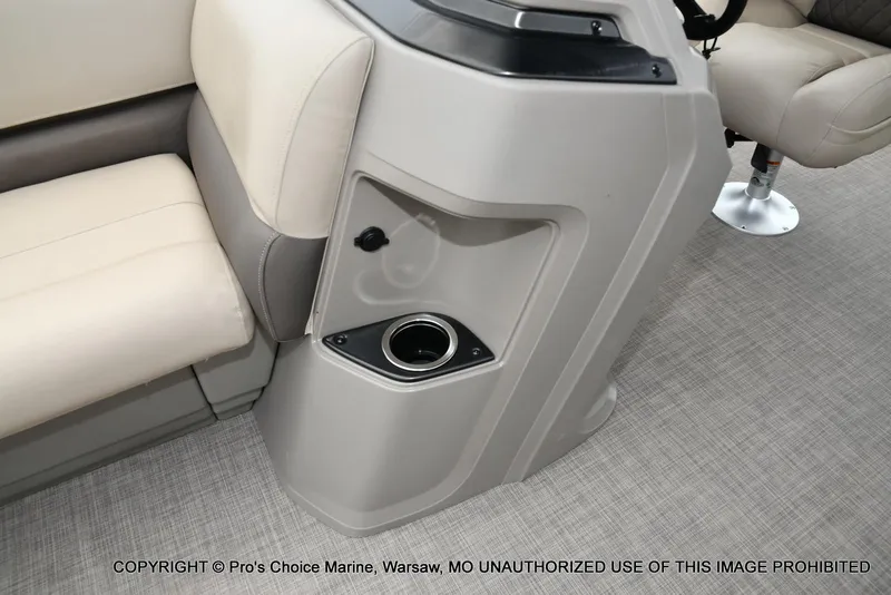 Slide: The Image of Sun Tracker Party Barge 18 DLX 2025 - 21