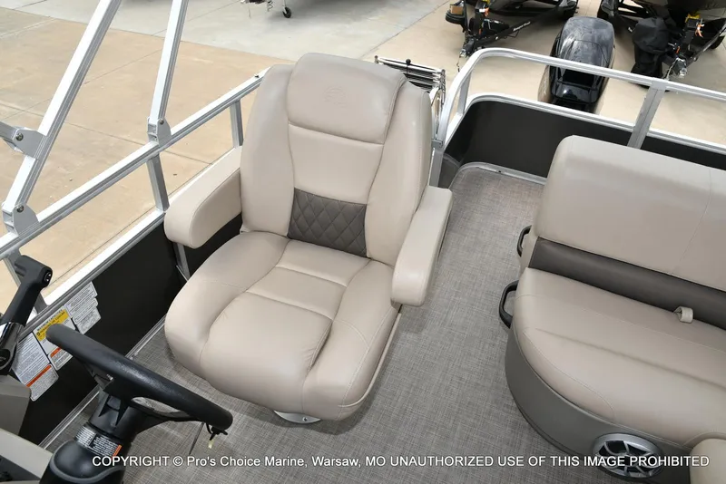 Slide: The Image of Sun Tracker Party Barge 18 DLX 2025 - 22